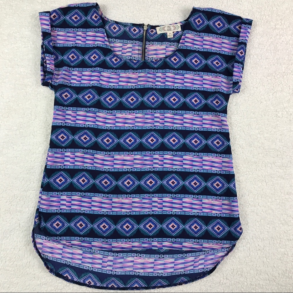 Light weight Aztec patterned top
